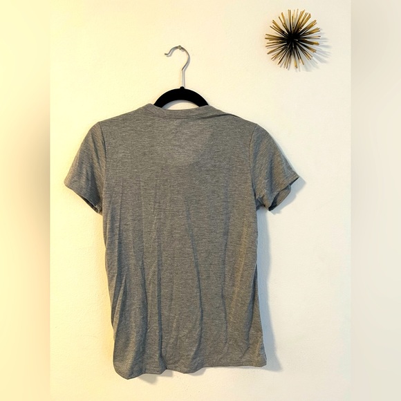 Minnie Mouse T-Shirt (*new with tags) - Picture 2 of 3